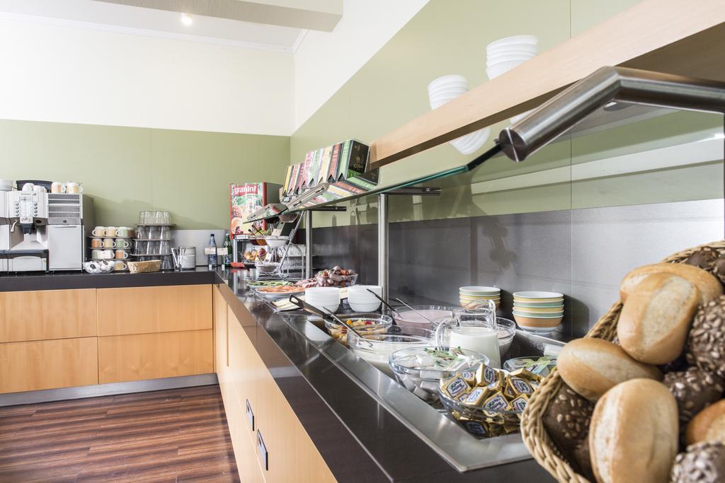 Ibis Kassel Melsungen Hotell Restaurant bilde